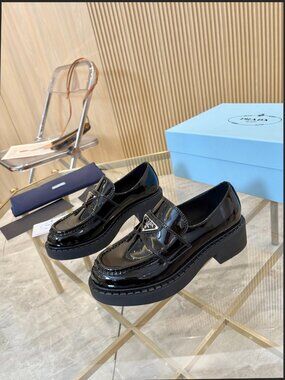 𝒜𝓌 Prada loafers